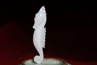 海马挂件,比较少见的特色款,新疆和田玉籽料,白度一级,细度过灯